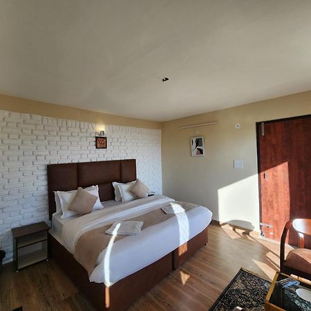 Mountain Golden Ray Apartment มุกเตชวาร์ ภายนอก รูปภาพ