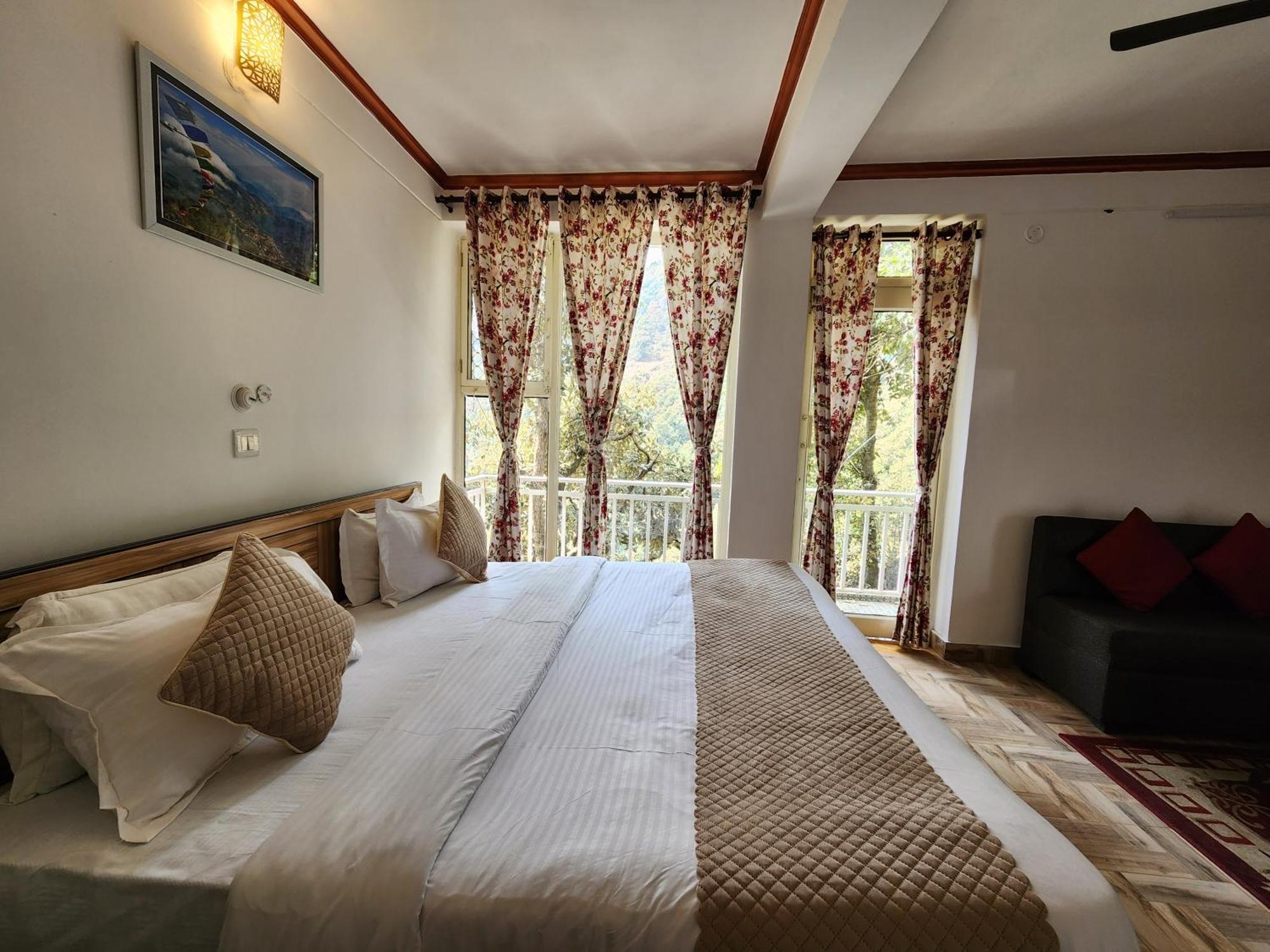 Mountain Golden Ray Apartment มุกเตชวาร์ ภายนอก รูปภาพ
