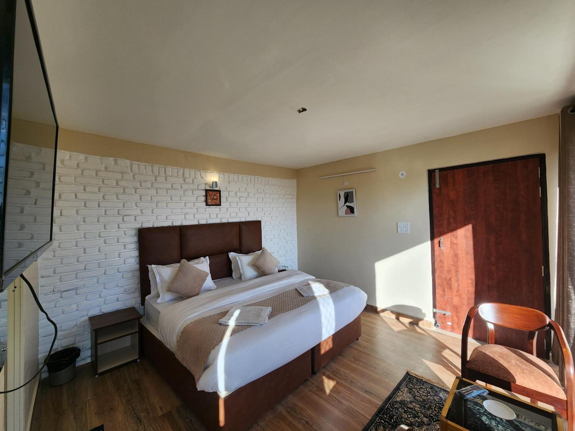 Mountain Golden Ray Apartment มุกเตชวาร์ ภายนอก รูปภาพ