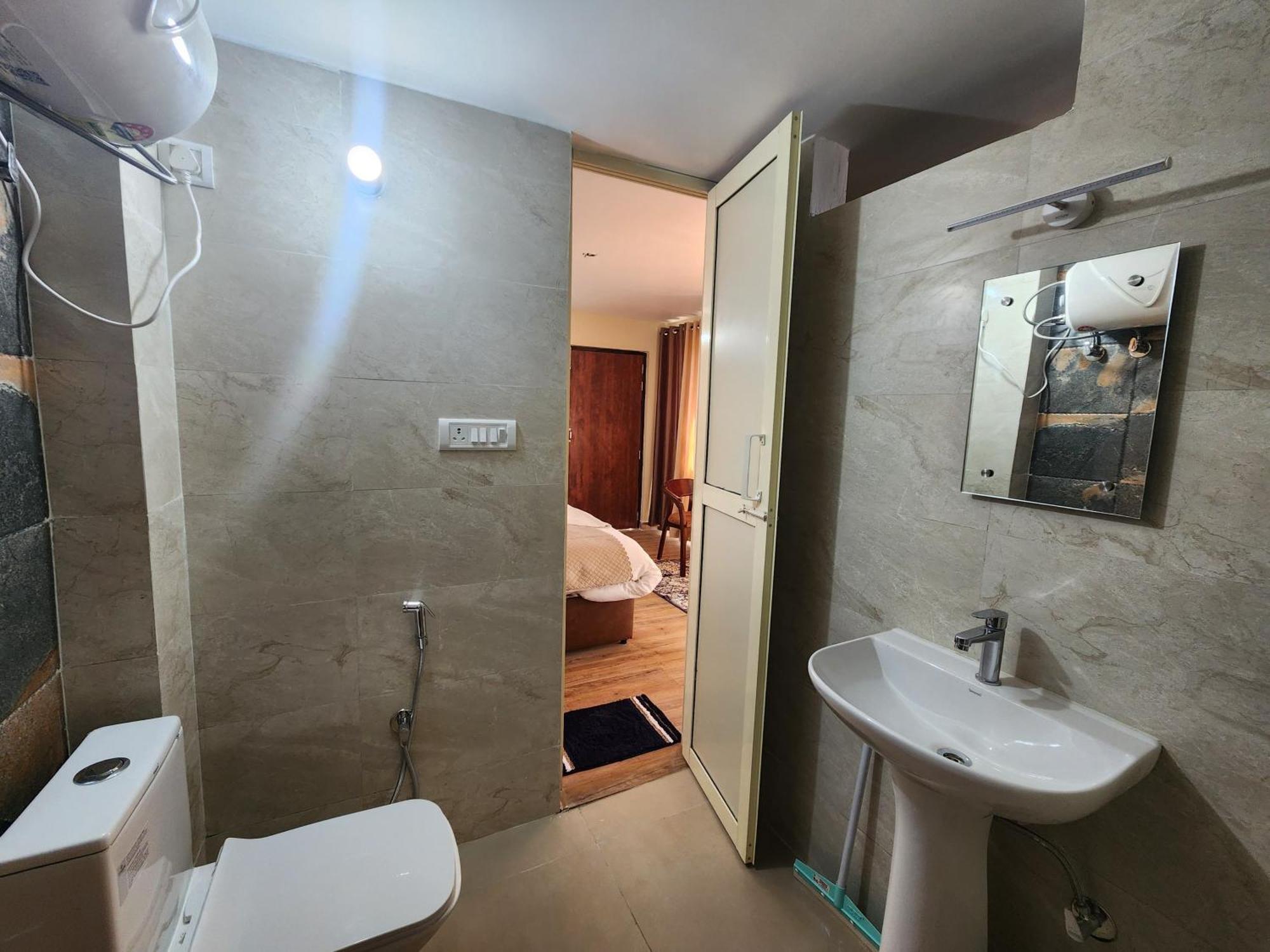 Mountain Golden Ray Apartment มุกเตชวาร์ ภายนอก รูปภาพ